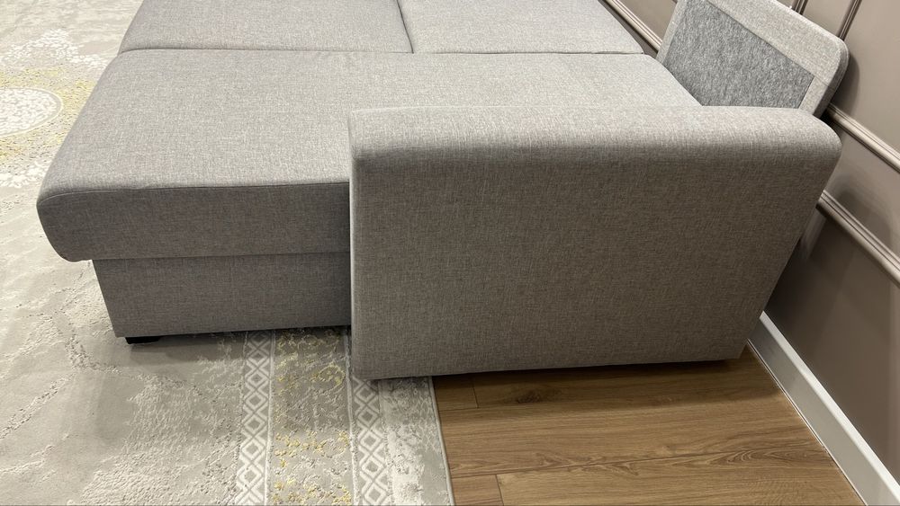 Продам диван Торг уместен