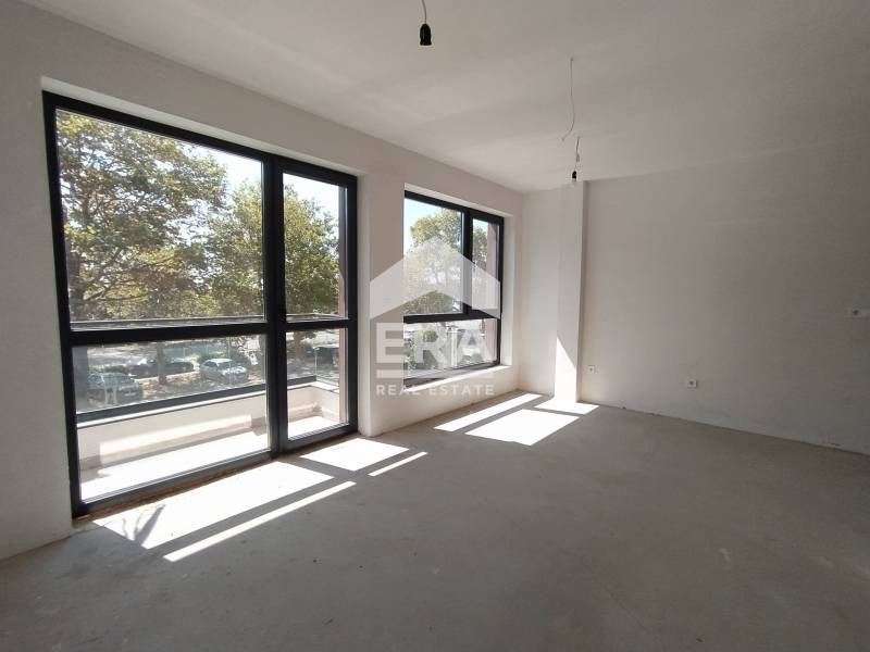 Продава се Тристаен апартамент в Варна, Бриз - 80 кв.м за 1785 €/кв.м - Снимка #3