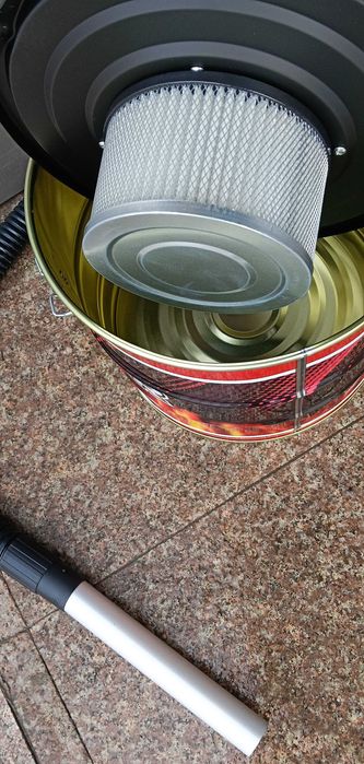 090304	Прахосмукачка за пепел 1000W 18L RD-WC02N