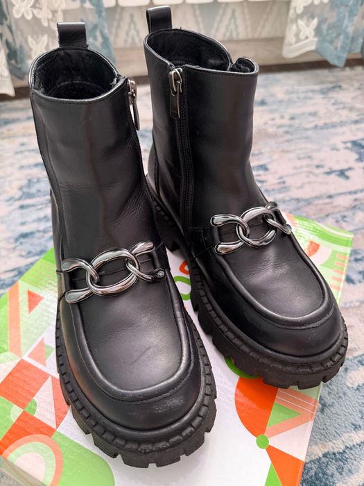 Продам ботинки для девочки