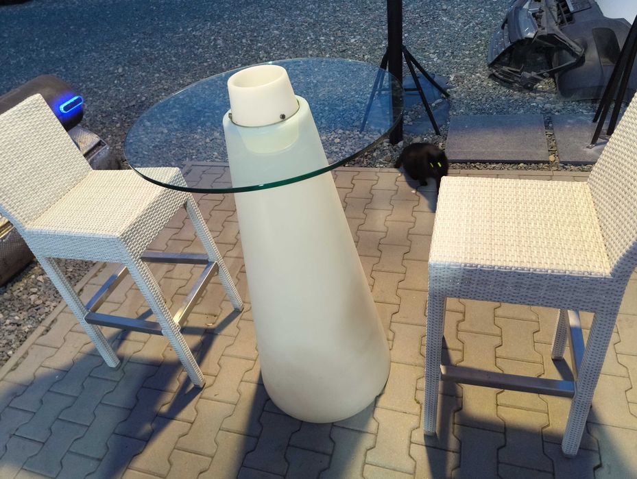 Masa înaltă,luminată ,cu sticla securizata și frapiera