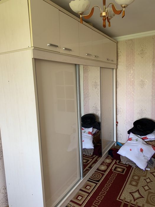 Shkaf sotiladi holati yangi