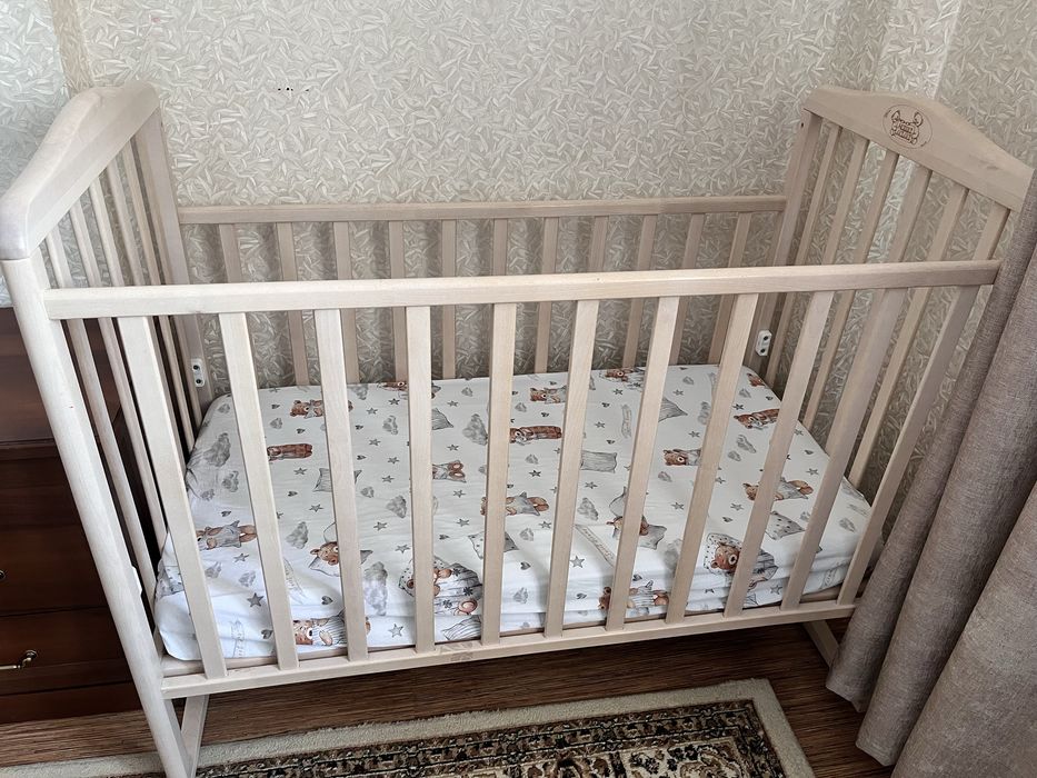 Продам кроватку детскую и матрасик