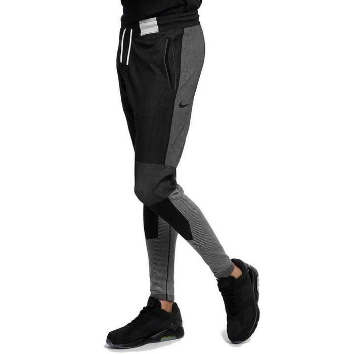 Продавам долнище Nike AR1589-010 размер L като ново