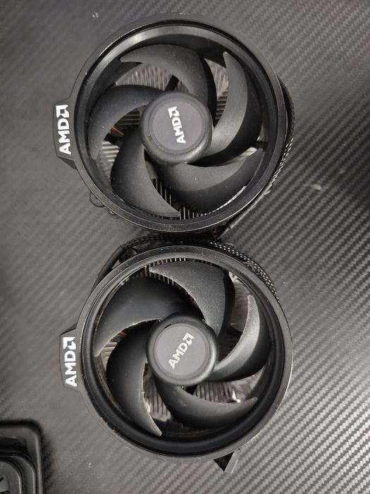 2 coolere AMD Wraith Stealth