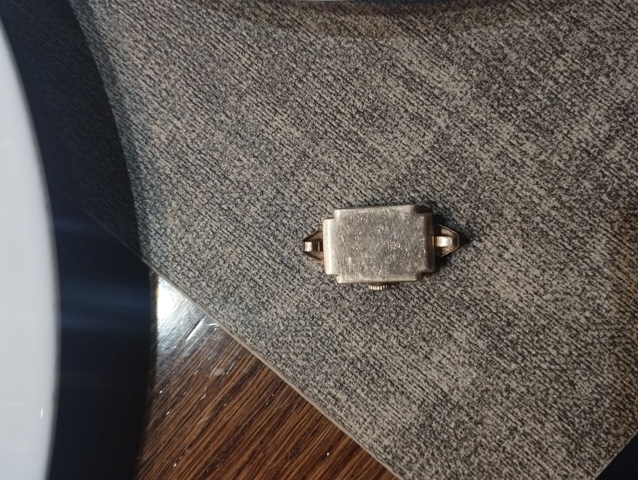 Золотые часы женские