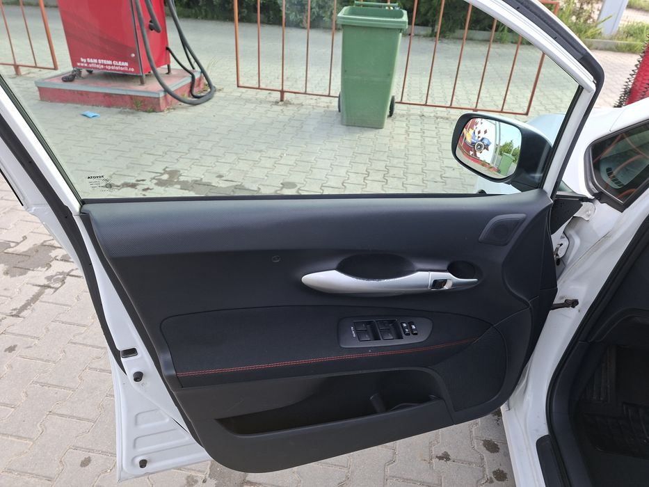 Vând  Toyota  Auris
