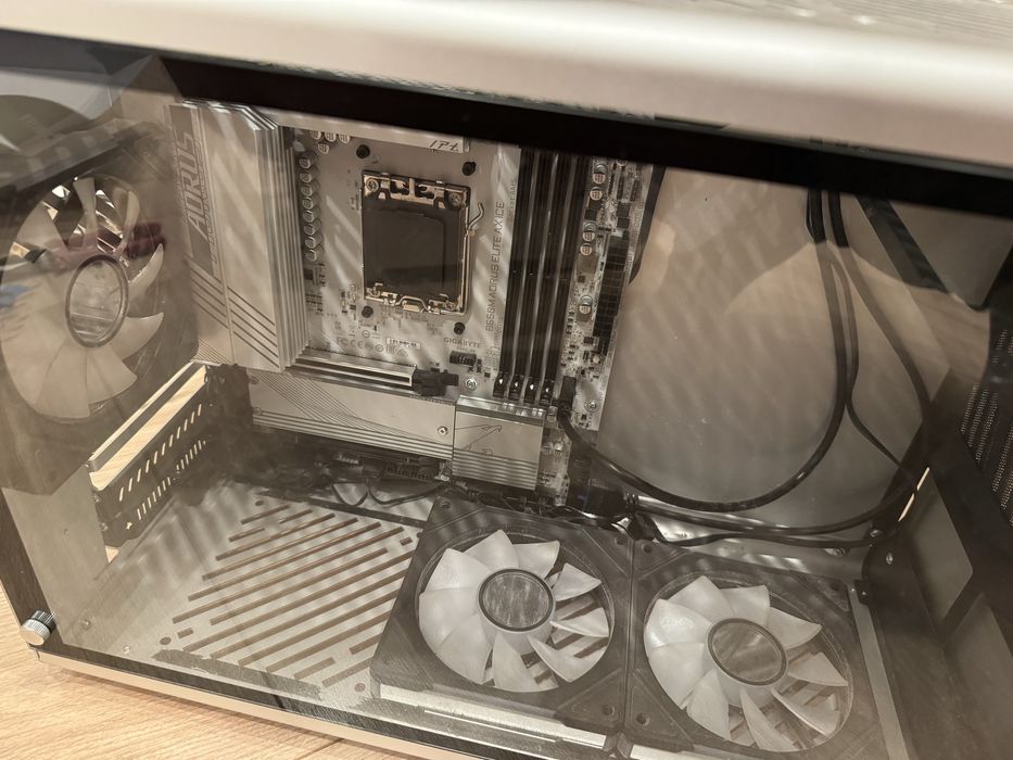 Материнская плата Gigabyte B650M Aorus Elite AX ICE + алюминиевый кейс