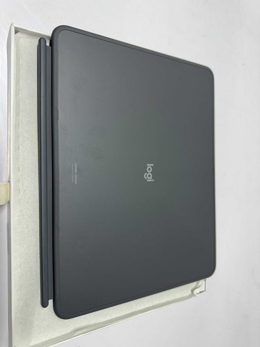 Клавиатура - Logitech Combo Touch iPad Pro 13-inch (M2)