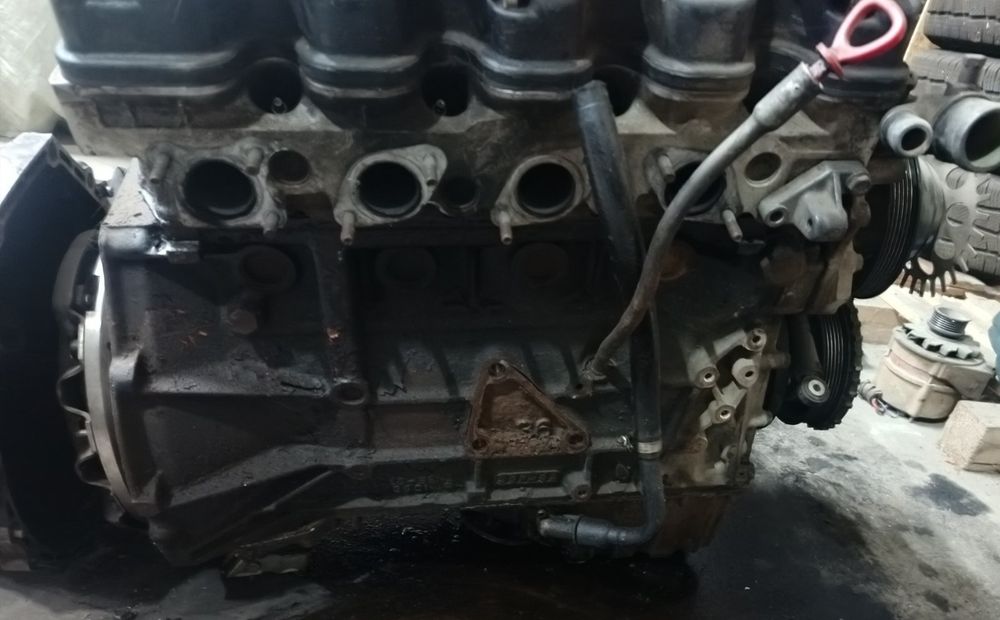 Двигател ,хидравлична помпа и много части от интериора за G-класа W463