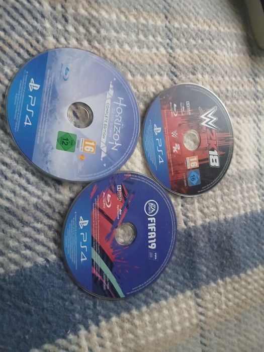 Vând ps 4 ca m-am luat ps 5