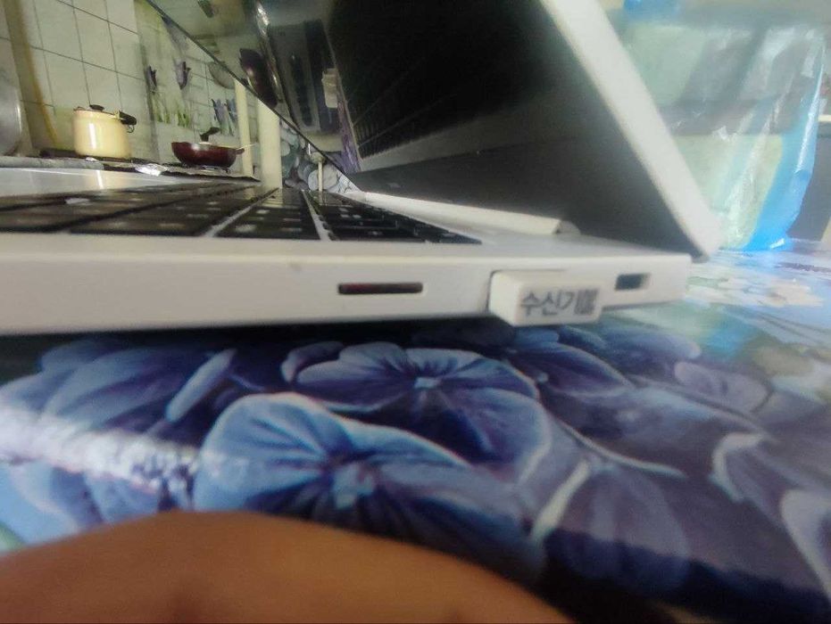 noutbuk samsung galaxy book 1