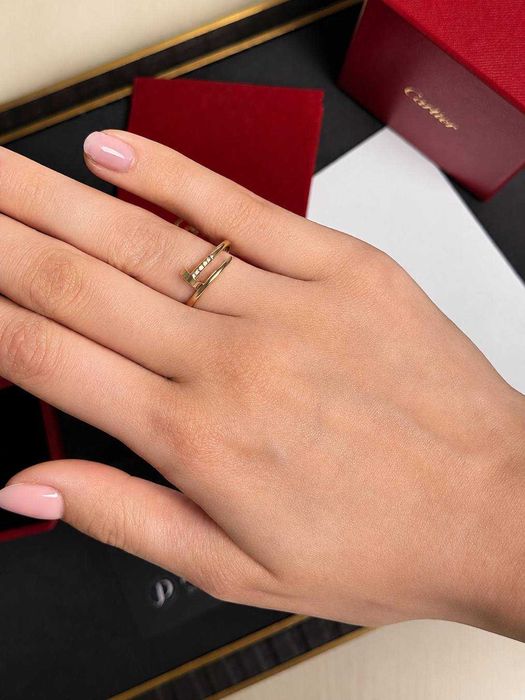 Кольцо Cartier Juste Un clou Small model