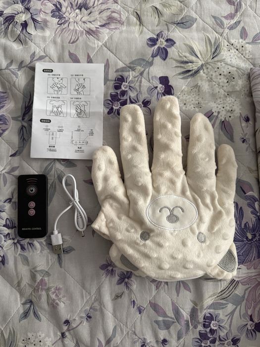 Перчатка игрушка для похлопывания