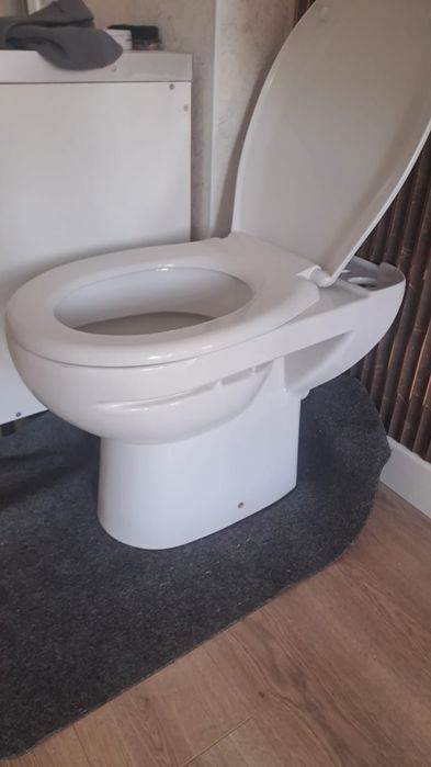 Продается унитаз без бачок бачок оломался