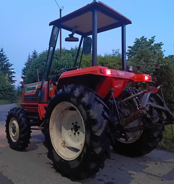 Трактор Hinomoto N249 4x4 с инвентар