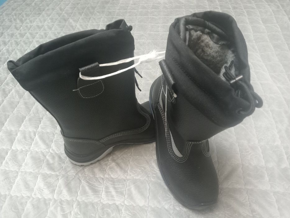Продам рабочую обувь.