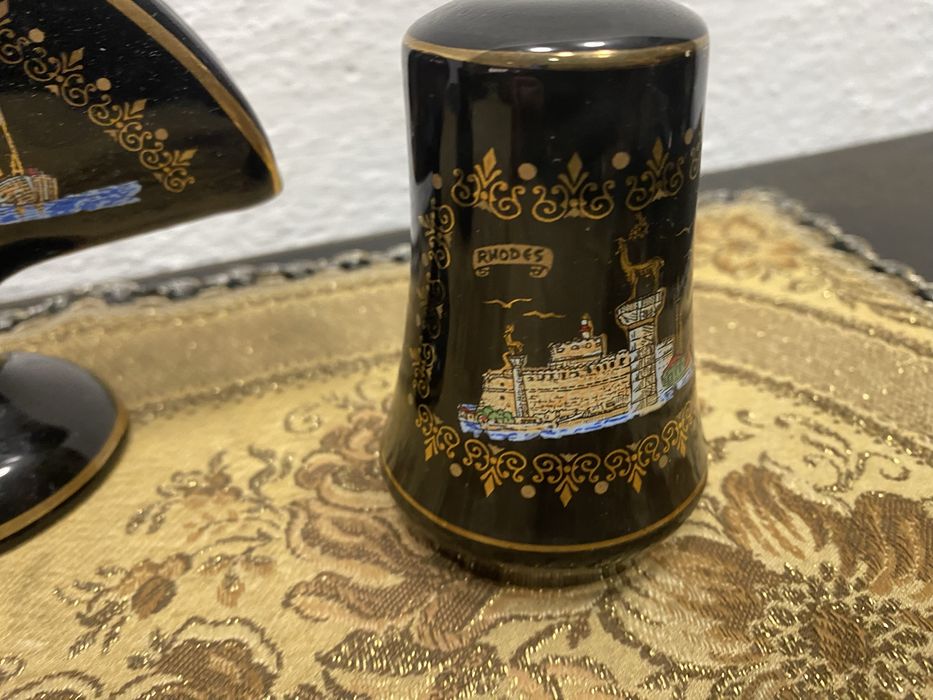 Гръцки салфетник и солници от порцелан