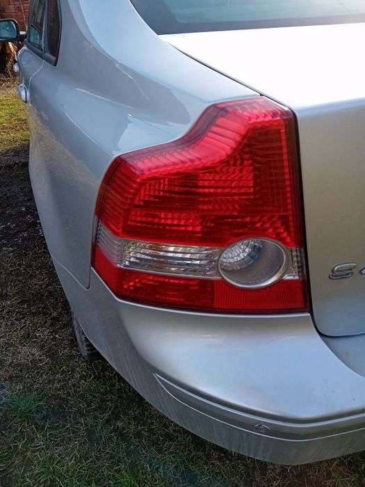 Продавам VOLVO S40 1.6 2006г.Може да не се прехвърля волво  с40