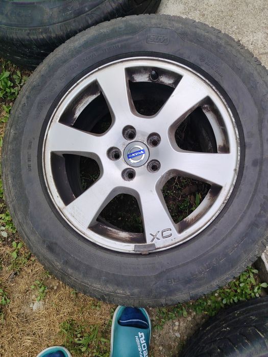 Jenti originale Volvo XC 60 cu anvelope vară 235 65 R17. Vând sau schimb.