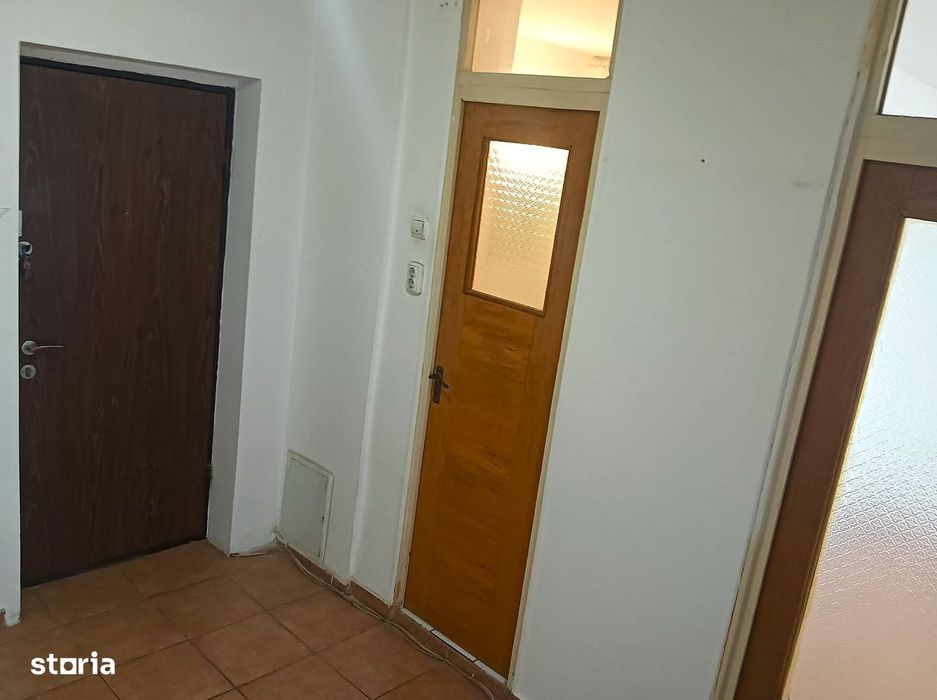 Garsonieră decomandată, 40 mp Decebal–Piața Muncii 2 minute de metrou