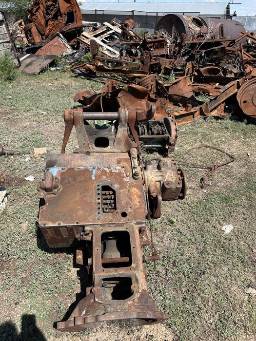 Продам запчасти на трактор 40.