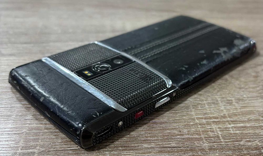 Vertu Signature Touch