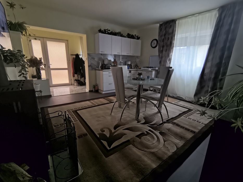 Vând casă în comuna șimișna jud Salaj 60 km de Cluj primul venit primu