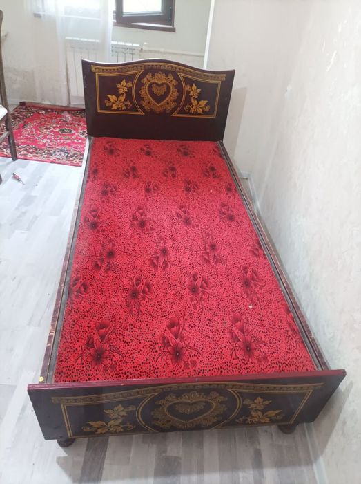 Bir kishilik divan sotiladi