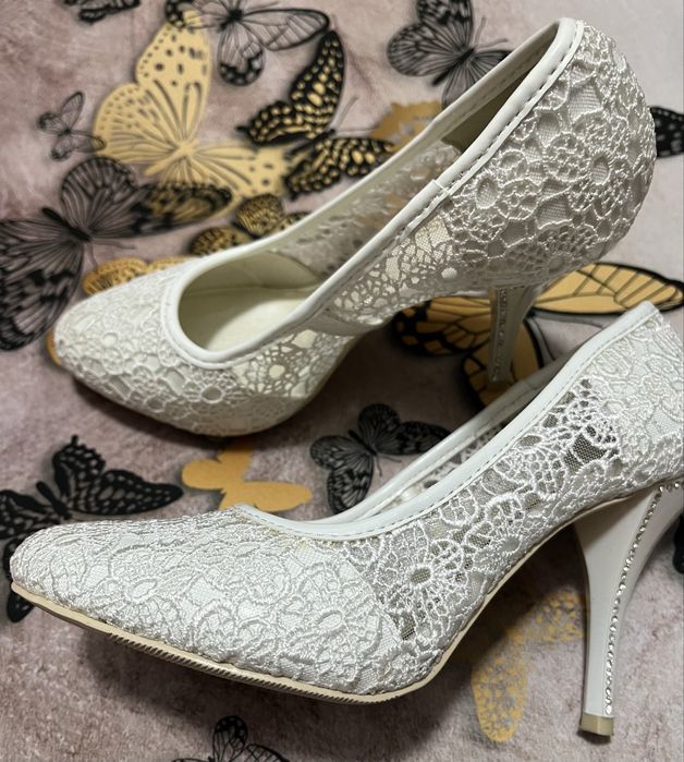 Ажурные белые туфельки