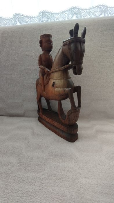 Дървена фигурка кон