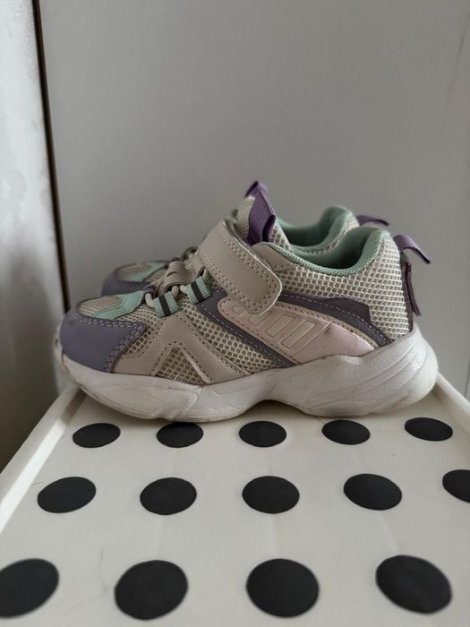 Продам кроссовки р 27-28