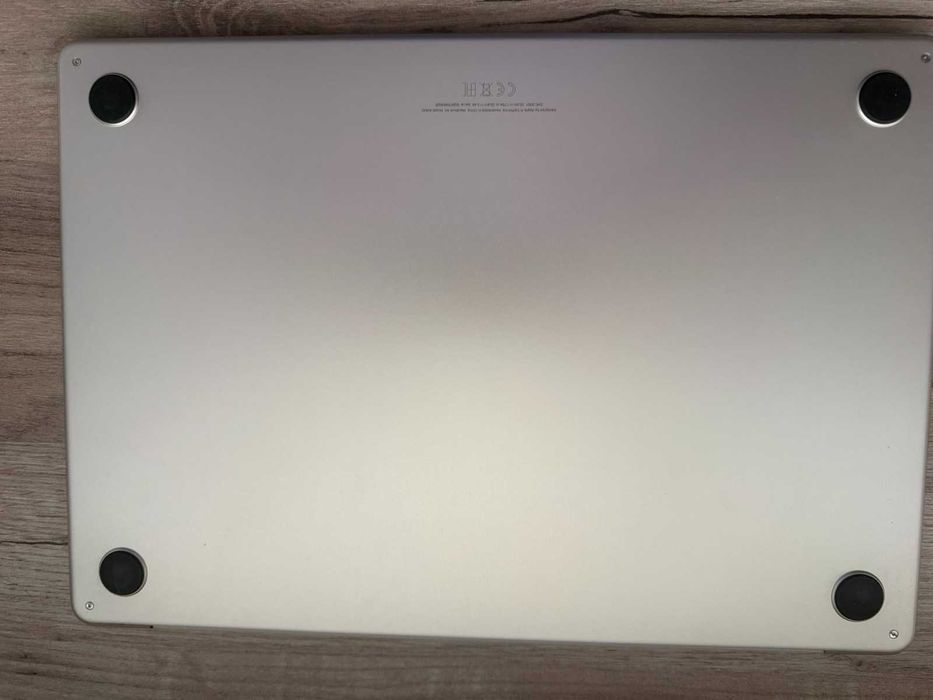 Apple MacBook Air 15.3” M2 | 8GB RAM | 256GB SSD | Silver | Отлично състояние + кейс