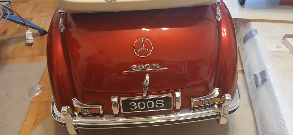 Mașină electrică Mercedes Benz 300S RETRO - Roșu