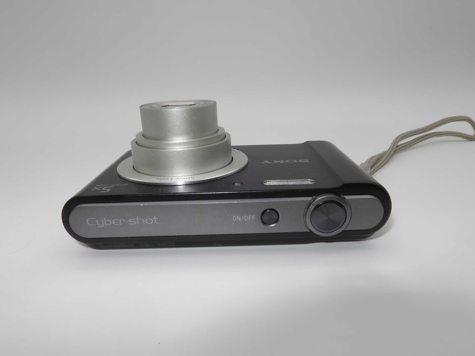 Sony Cyber-shot DSC W800 ултра компактен цифро фотоапарат в черен цвят, дигитална камера 20.1 MP CCD, 5x Оптичен Зум, като НОВА, работи отлично!