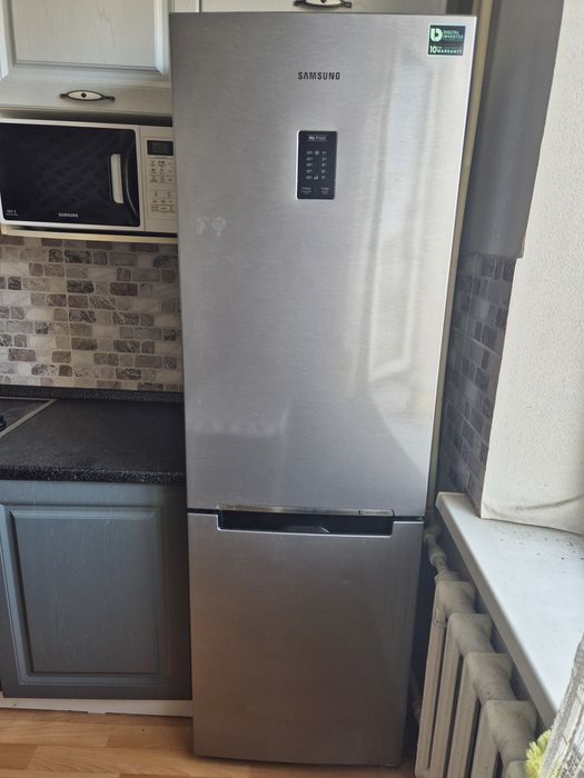 Холодильник Samsung