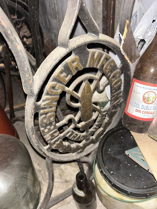 Masina de cusut SINGER antica