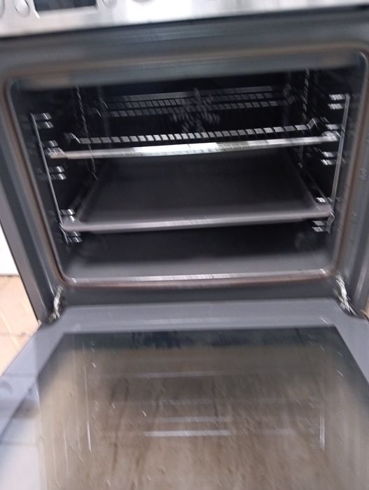 Иноксова свободно стояща печка с керамичен плот Bosch 2години гаранция