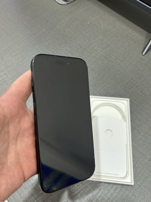 Срочно айфон 15 black 128