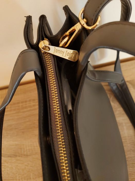 Чисто нова сива чанта със сваляща се дръжка за рамо