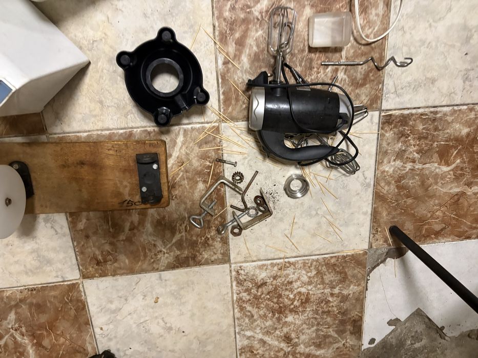 Set 3 masini de tocat carne + masina manuala facut carnati