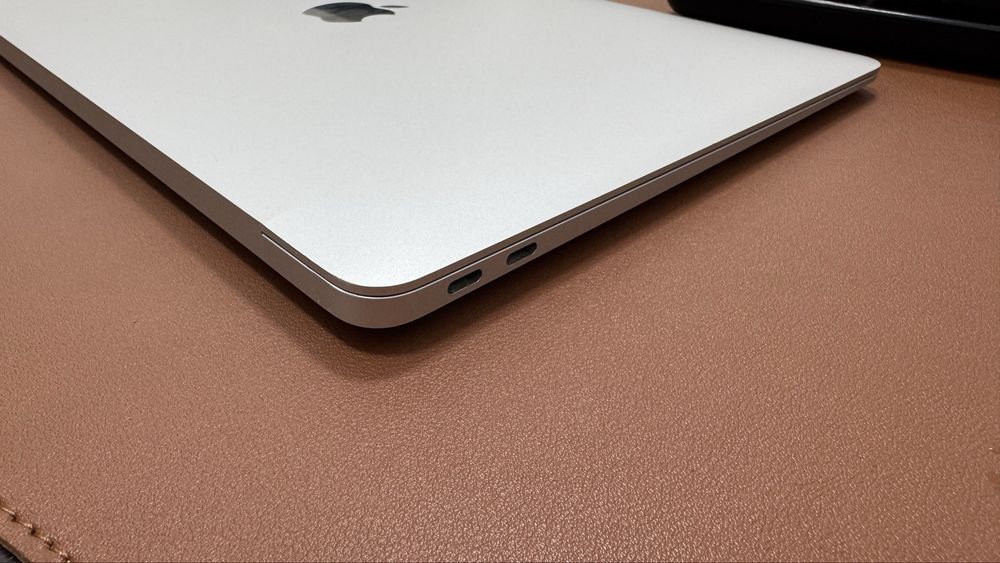 Macbook Air  8 / 128