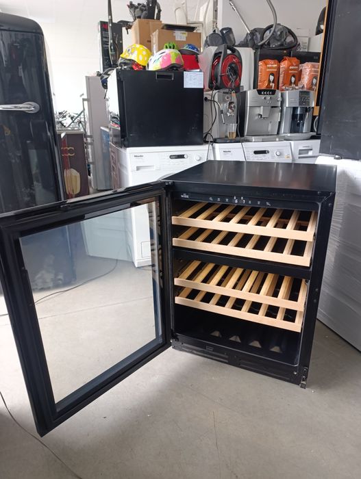 Нова Хладилна витрина- Охладител Witt