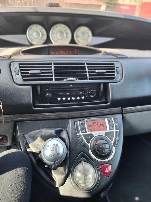 Auto 7 locuri Citroen C8