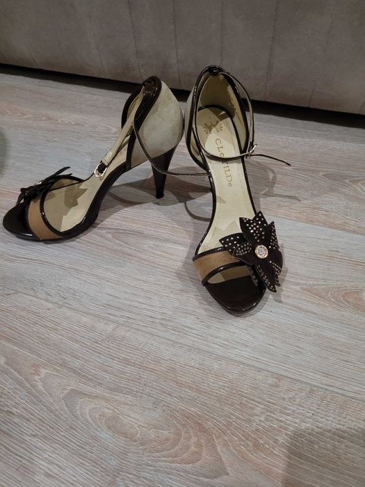 Продам туфли на каблуках