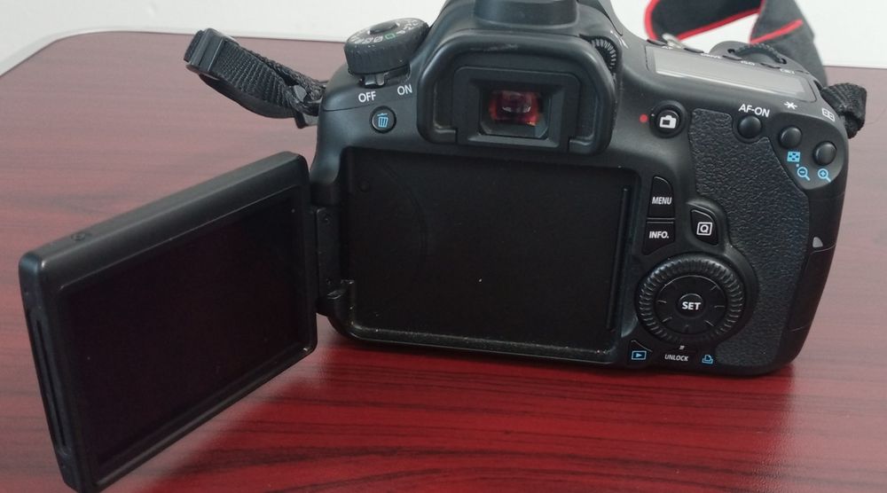 Продам фотоаппарат Canon EOS 60D