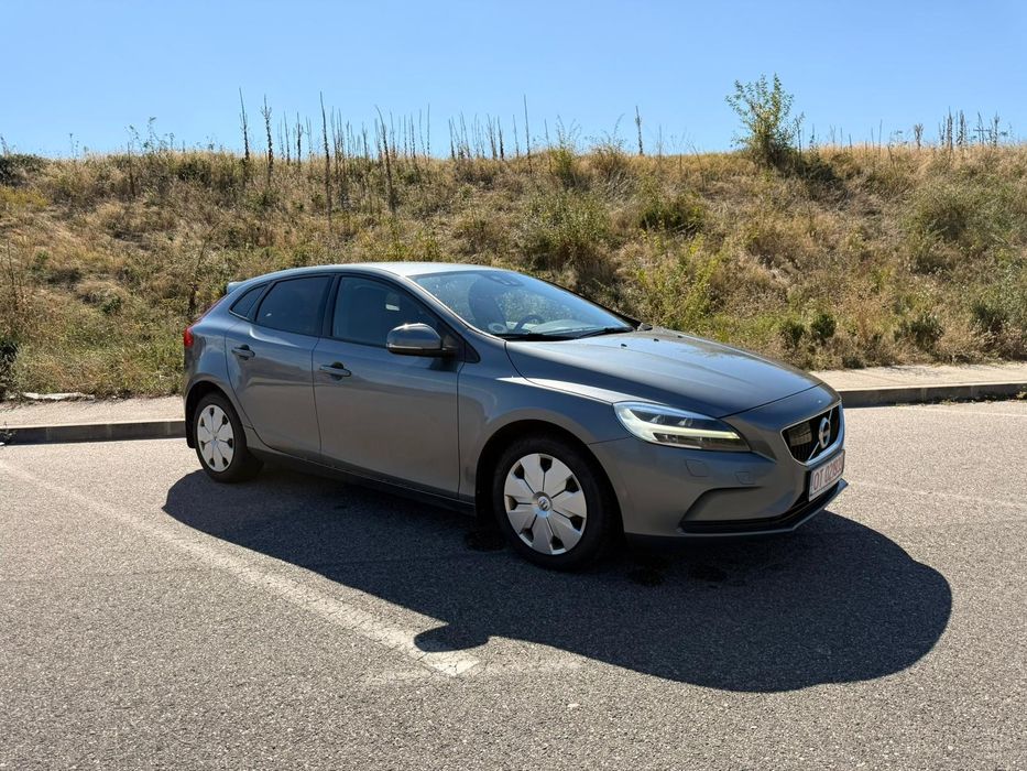 VOLVO V40 prima înmatriculare 2017