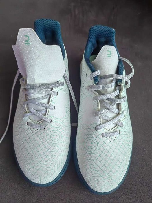 детски футболни обувки