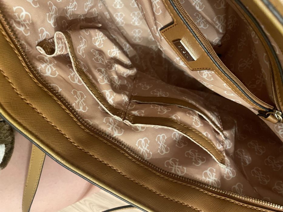 Чанта Guess