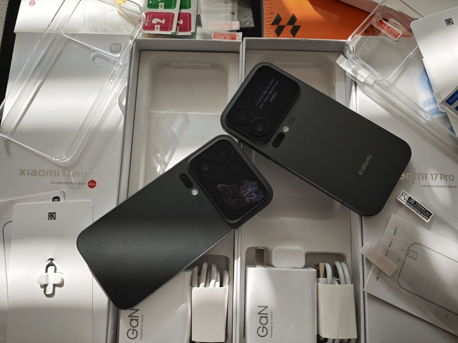 Чисто нови  Xiaomi 17 PRO  Max Black 16/512GB с двоен селфи дисплей